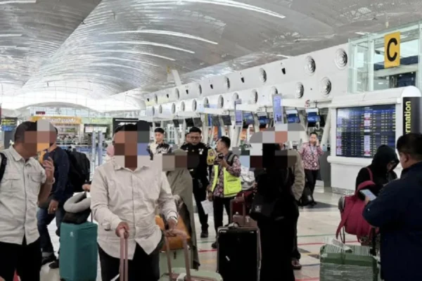 3-kali-gagal-terobos-imigrasi-13-haji-nonprosedural-digagalkan-di-bandara-kualanamu-vlf