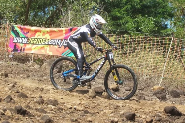 76-indonesian-downhill-2026-seri-i-yogyakarta-andy-prayoga-juara-men-elite-bod