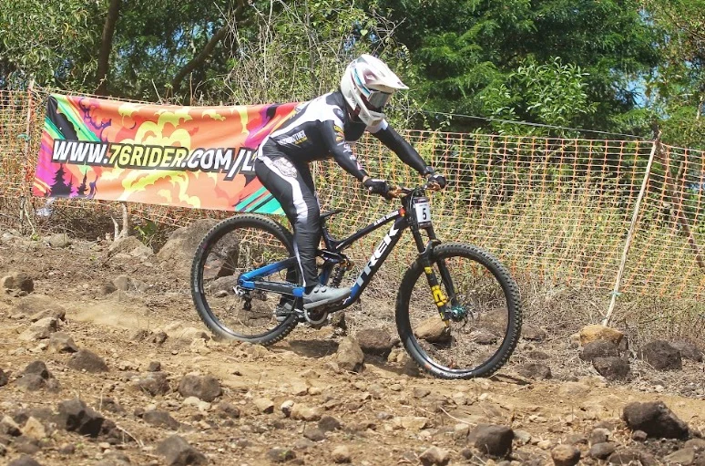 76-indonesian-downhill-2026-seri-i-yogyakarta-andy-prayoga-juara-men-elite-bod