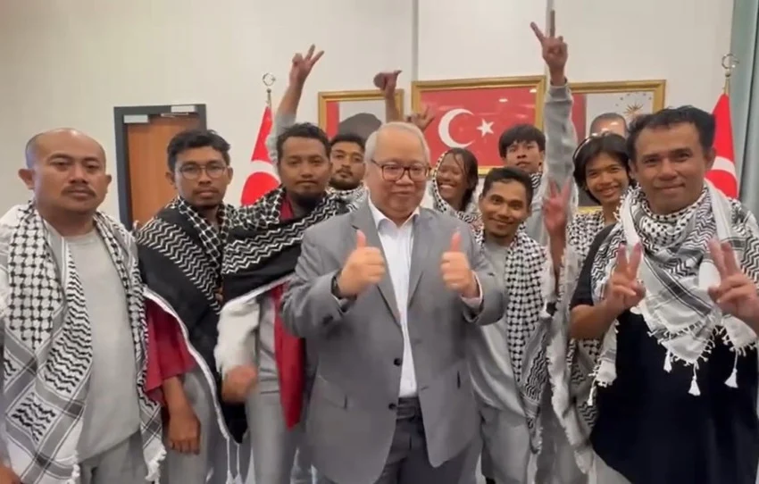 9-wni-relawan-global-sumud-flotilla-tiba-di-jakarta-minggu-sore-ngy