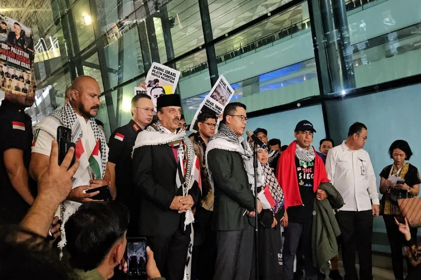9-wni-yang-ditahan-israel-tiba-di-bandara-soekarnohatta-ijh