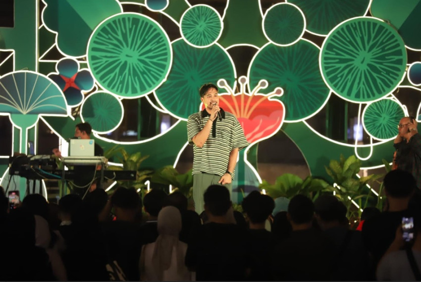 adrian-khalif-tutup-meriah-musiczone-okezone-2026-ajak-penonton-nyanyi-bareng-ldv
