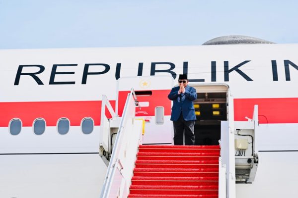 akhiri-kunjungan-ke-prancis-presiden-prabowo-kembali-ke-tanah-air-oim
