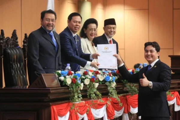 anggota-dpd-ri-muhammad-hidayattollah-soroti-jalan-rusak-di-sidang-paripurna-ckx