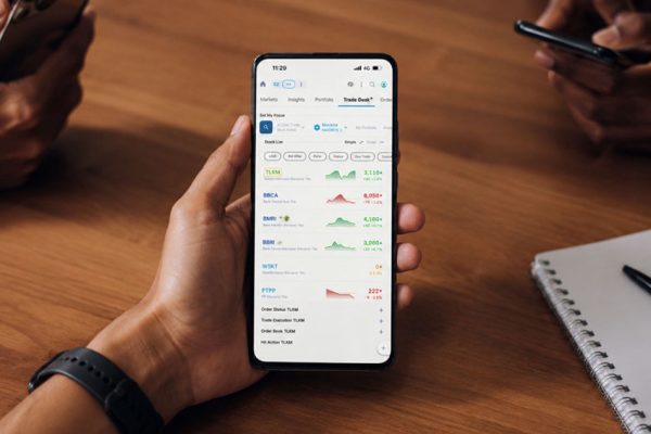 aplikasi-trading-dengan-uiux-dinamis-berbasis-ai-real-time-untuk-genz-meluncur-nxt