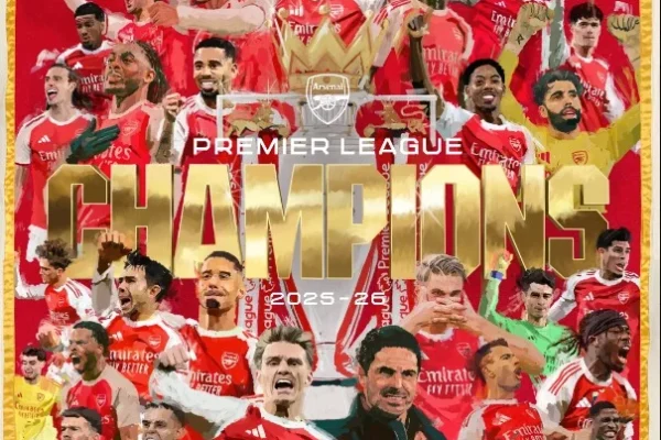 arsenal-angkat-trofi-liga-inggris-rar
