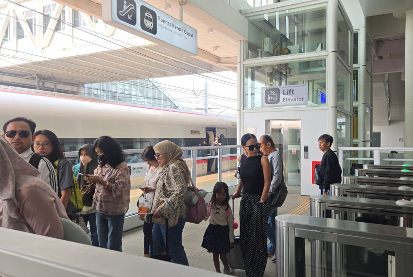 arus-balik-long-weekend-padati-whoosh-separuh-penumpang-bergerak-ke-jakarta-edu