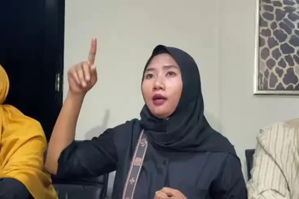 bantah-pakai-baju-anak-erin-wartia-tanpa-izin-herawati-saya-berani-disumpah-ewm