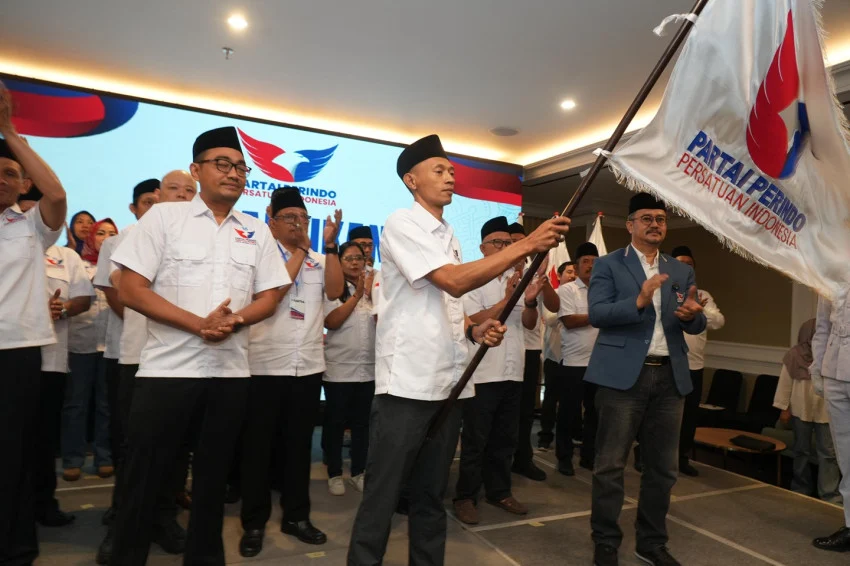 bidik-basis-santri-jawa-timur-partai-perindo-resmi-lantik-cak-jaz-sebagai-ketua-dpw-uib