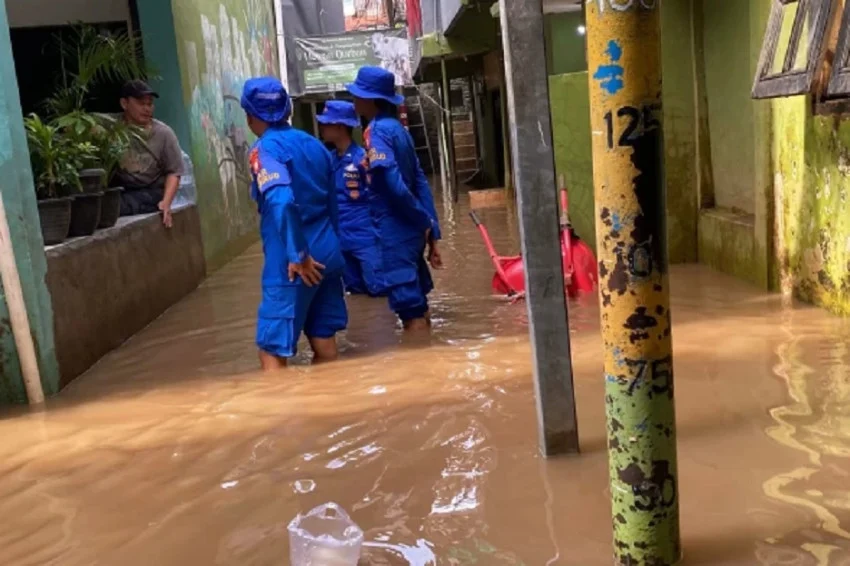 bpbd-dki-26-rt-di-jakarta-timur-masih-teredam-banjir-pagi-ini-lkl