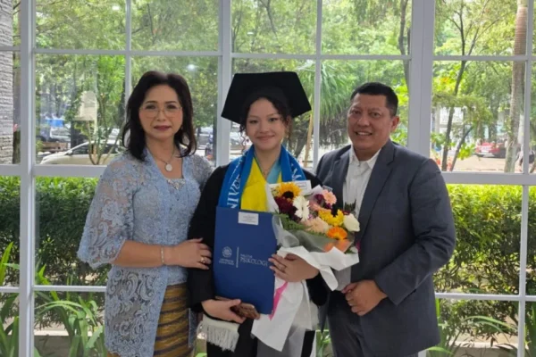 cerita-nadya-jadi-lulusan-tercepat-ugm-berkat-teliti-tren-live-commerce-axi