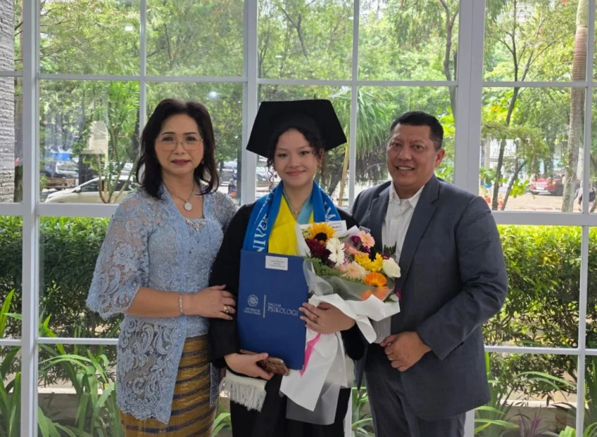 cerita-nadya-jadi-lulusan-tercepat-ugm-berkat-teliti-tren-live-commerce-axi