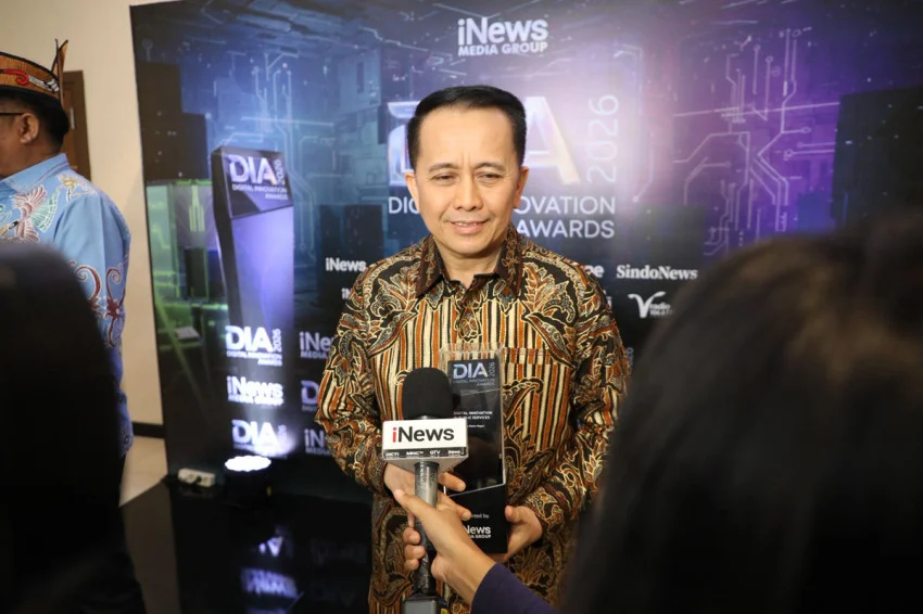dirjen-keuangan-daerah-agus-fatoni-terima-penghargaan-digital-innovation-award-2026-bxn