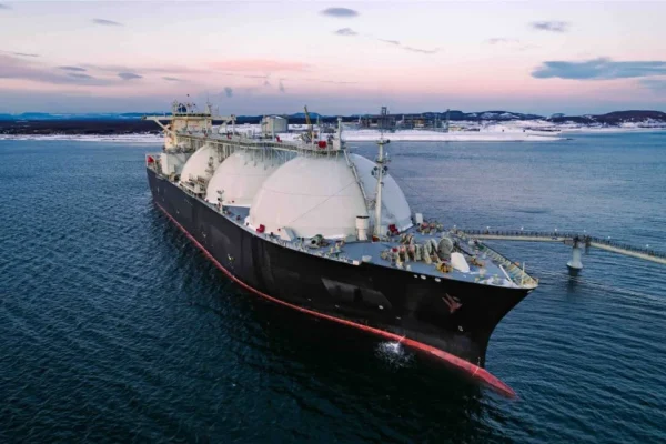 ditolak-india-kapal-tanker-60000-ton-lng-rusia-terdampar-di-dekat-singapura-vuh