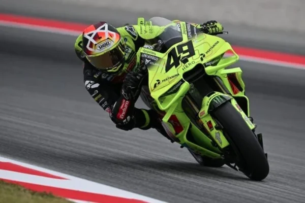diwarnai-kecelakaan-horor-fabio-di-giannantonio-juara-motogp-catalunya-2026-ujz