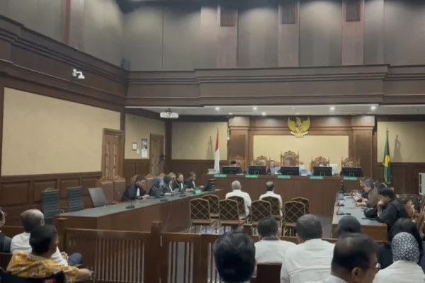dua-terdakwa-kasus-tata-kelola-minyak-mentah-divonis-6-tahun-penjara-wtb