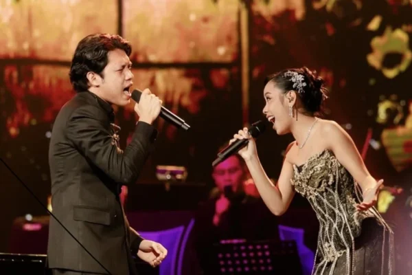 duet-manis-celyna-dan-rony-parulian-di-grand-final-indonesian-idol-xiv-bikin-juri-baper-vjt