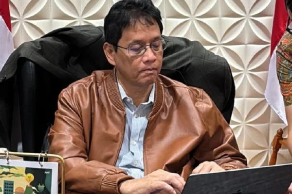 dukung-umkm-menkeu-purbaya-kenakan-jaket-kulit-buatan-garut-drg