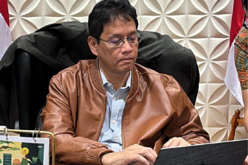 dukung-umkm-menkeu-purbaya-kenakan-jaket-kulit-buatan-garut-drg