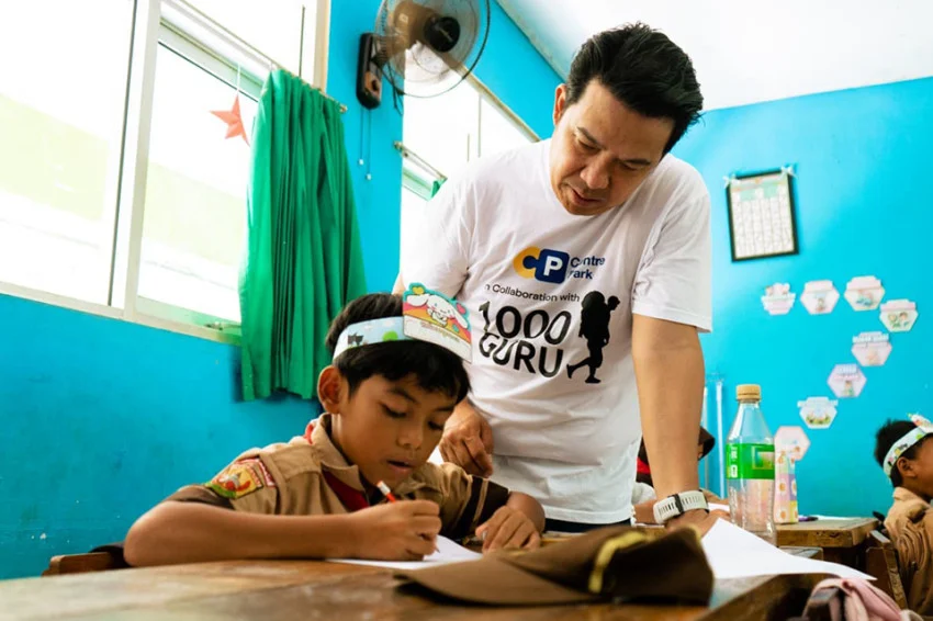educare-journey-saat-pemimpin-turun-langsung-ke-kelas-untuk-anakanak-indonesia-ydm