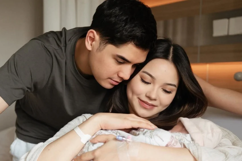 el-rumi-dan-dul-terharu-saat-jenguk-baby-soleil-anak-pertama-al-ghazali-imx