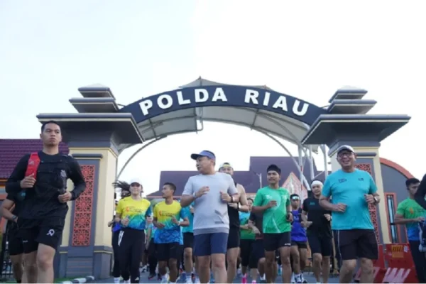 gelar-riau-bhayangkara-run-2026-kapolda-ajak-masyarakat-bangun-kesadaran-ekologis-cls