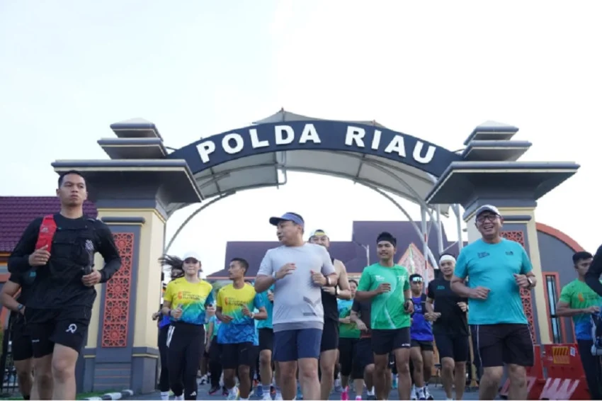 gelar-riau-bhayangkara-run-2026-kapolda-ajak-masyarakat-bangun-kesadaran-ekologis-cls