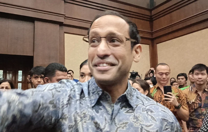 hakim-kabulkan-permohonan-tahanan-rumah-nadiem-makarim-xlw