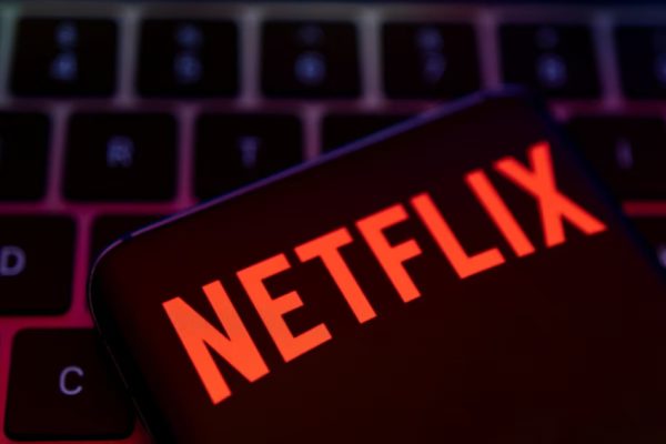 heboh-2027-siapsiap-nonton-netflix-sambil-diselingi-iklan-vhi