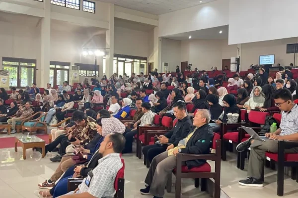 inews-campus-connect-2026-disambut-antusias-ratusan-mahasiswa-uns-tyf