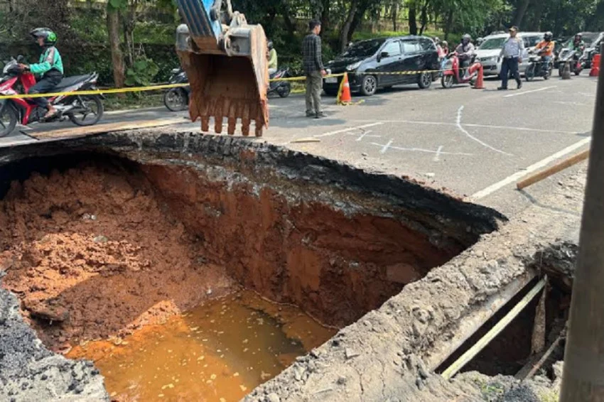 ini-jalur-alternatif-dari-jakarta-ke-depok-usai-jalan-lenteng-agung-ambles-tta