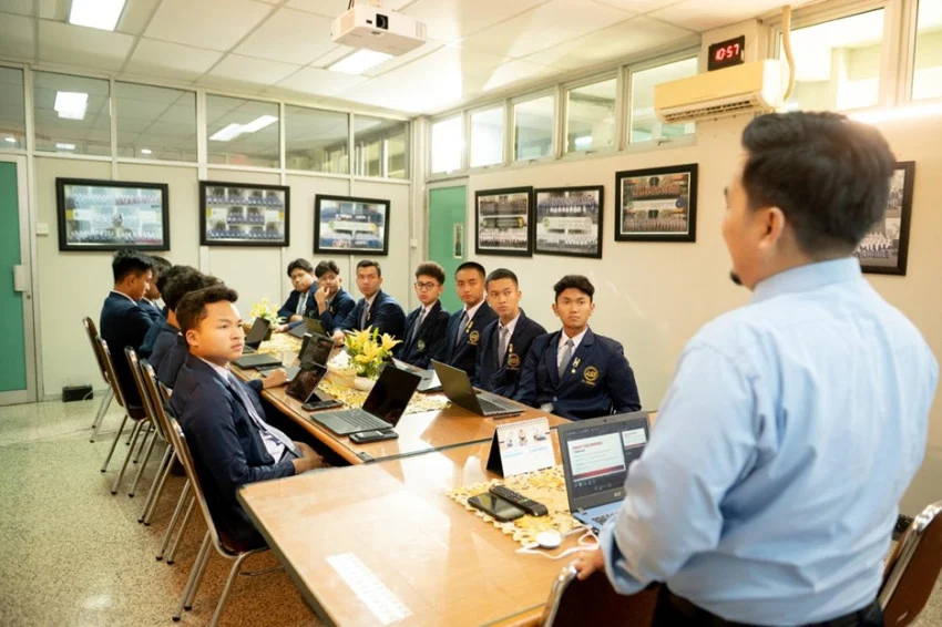 jadi-sma-unggul-sma-al-hikmah-surabaya-bangun-pembelajaran-berbasis-risetkarakter-iwc