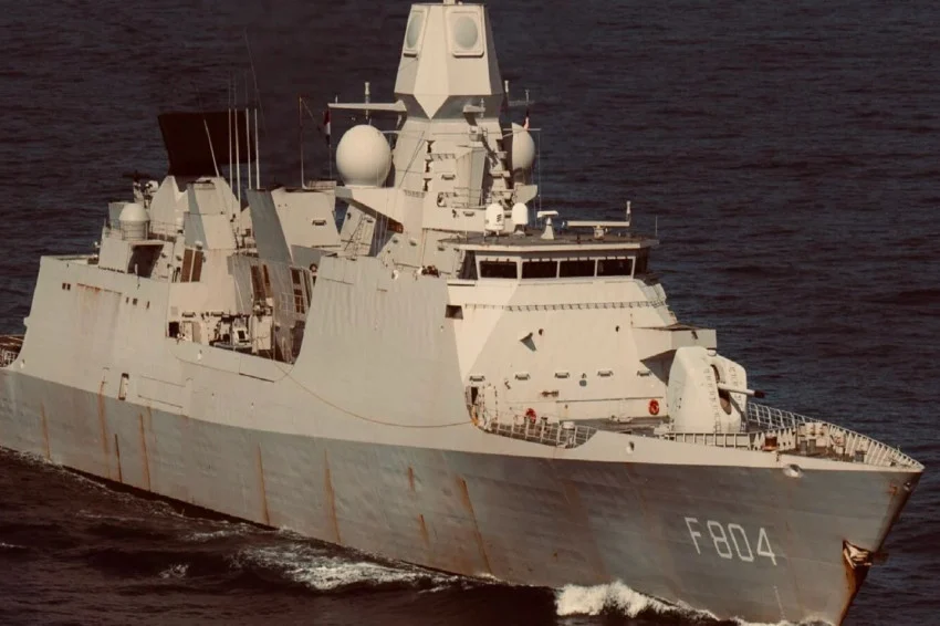 kapal-perang-belanda-dan-china-terlibat-konfrontasi-di-laut-china-selatan-ueh