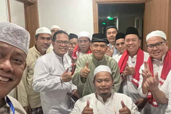 kepala-bgn-naik-haji-jalur-reguler-anggota-dpr-patut-menjadi-teladan-fgm