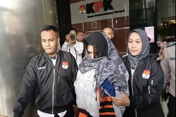 kpk-bupati-pekalongan-ancam-berhentikan-pegawai-outsourcing-jika-tak-mendukung-ira