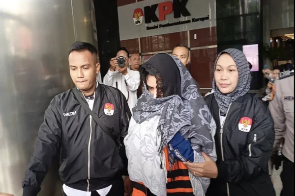 kpk-telusuri-pembelian-jam-tangan-mewah-bupati-pekalongan-nonaktif-fadia-arafiq-ffq