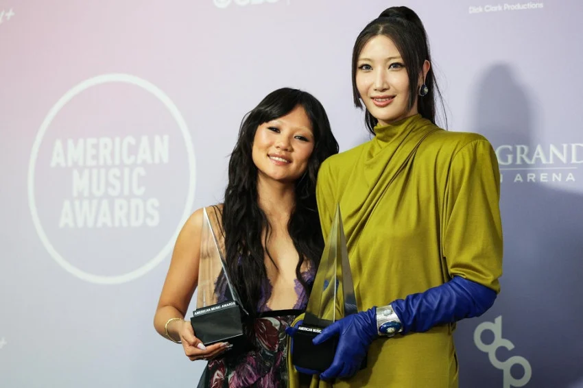 lagu-golden-dari-kpop-demon-hunters-menang-song-of-the-year-di-ama-2026-lbe