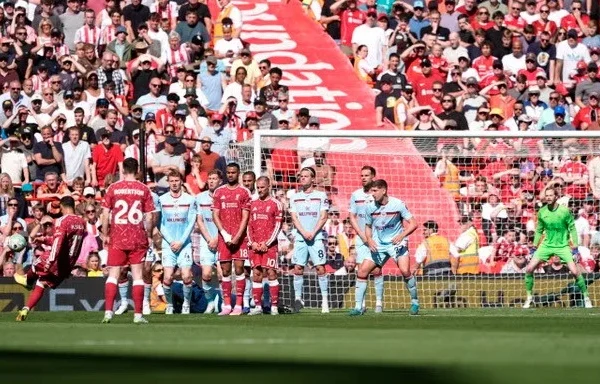 liverpool-ditahan-brentford-mohamed-salah-resmi-tinggalkan-anfield-mkf