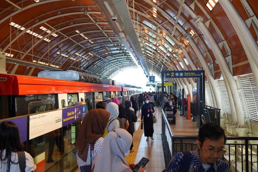 lrt-jabodebek-kian-diminati-pengguna-cetak-rekor-tertinggi-129692-nea