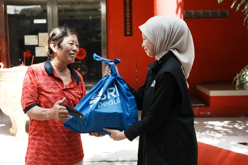 menebar-kasih-di-hari-raya-waisak-2026-bri-salurkan-bantuan-1000-paket-sembako-bagi-umat-buddha-zyk