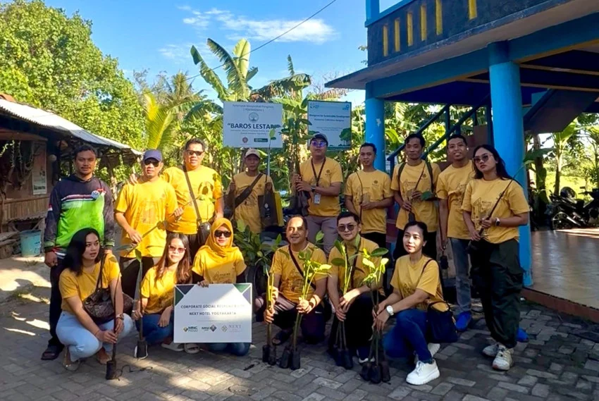 mnc-peduli-bersama-next-hotel-yogyakarta-tanam-100-mangrove-di-pantai-baros-bantul-wqq