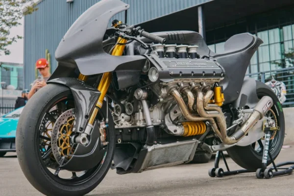 modifikasi-gila-motor-bermesin-ferrari-f355-v8-diperkenalkan-segini-kecepatannya-wzk