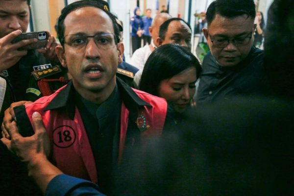 nadiem-dituntut-18-tahun-penjara-dan-bayar-uang-pengganti-rp56-t-di-kasus-dugaan-korupsi-chromebook-ivx