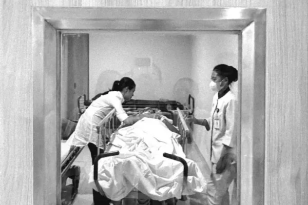 nadiem-jalani-operasi-seusai-dituntut-18-tahun-penjara-istri-setia-menemani-upw