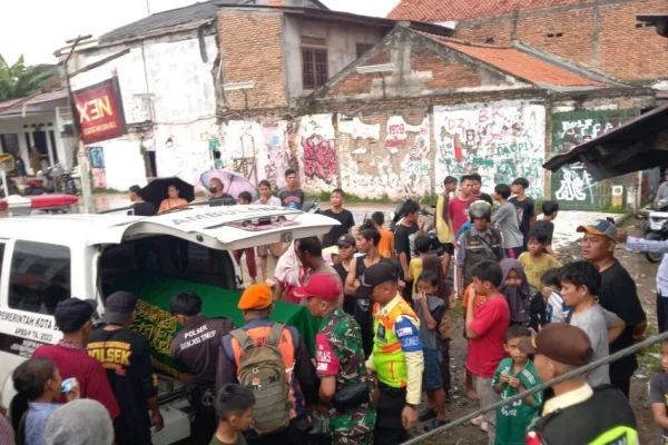 pejalan-kaki-tewas-tertemper-ka-cikarangkampung-bandan-di-bekasi-zqc