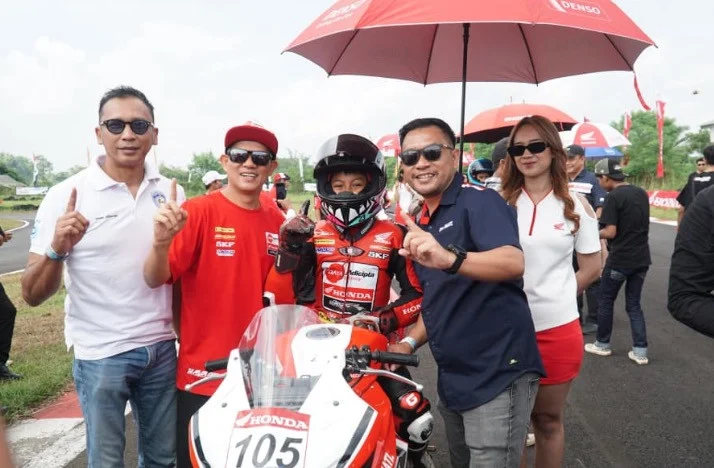 pembalap-cilik-agam-abdillah-curi-perhatian-di-astra-honda-dream-cup-2026-tasikmalaya-phs