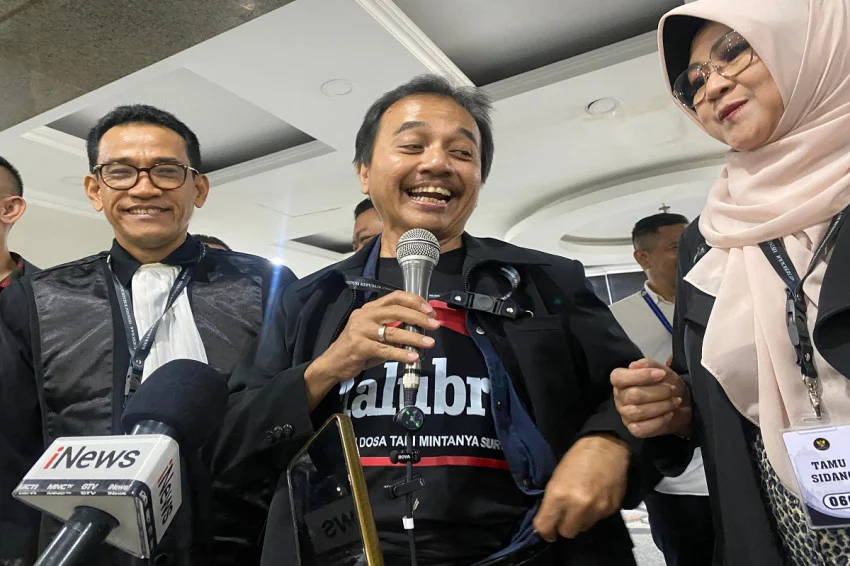 pengacara-roy-suryo-secara-hukum-implisit-jokowi-hentikan-kasusnya-sendiri-sjd