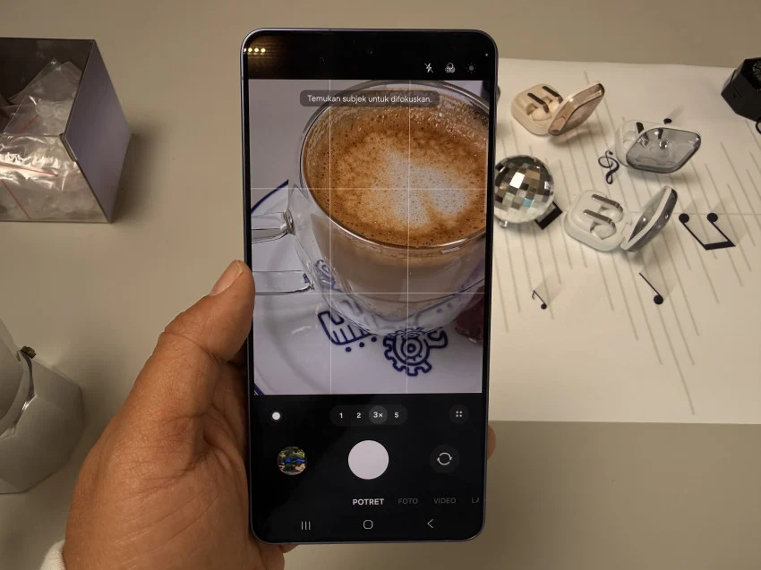 perbandingan-kamera-malam-samsung-s26-ultra-vs-s25-ultra-bedanya-jauh-banget-opm