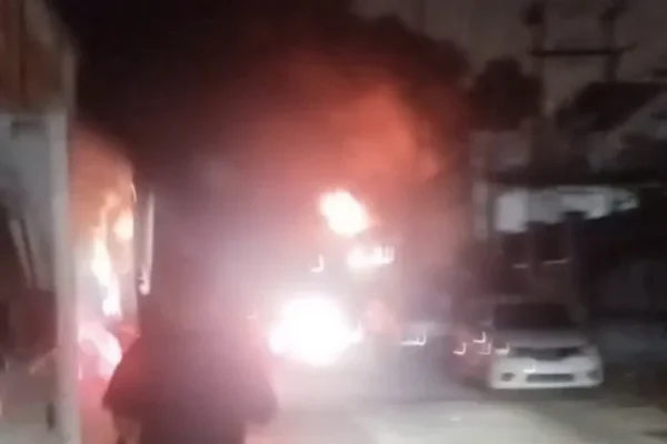 pergudangan-miami-di-kalideres-kebakaran-20-unit-mobil-damkar-dikerahkan-cur