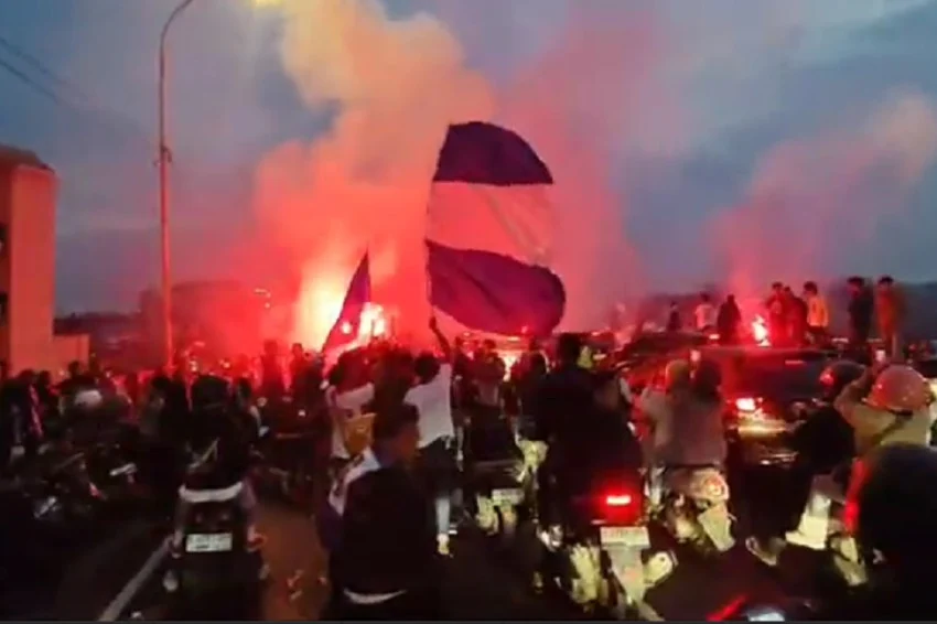 persib-juara-super-league-ribuan-bobotoh-padati-fly-over-pasopati-hingga-macet-total-udt